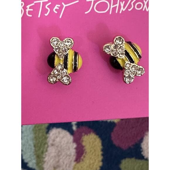 NWT Betsey Johnson Bumble Bee Gold-Tone Pierced Stud Earrings Heart Wings - Picture 2 of 2